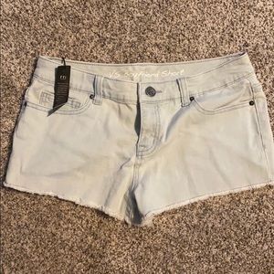 NWT Victoria’s Secret boyfriend jean shorts